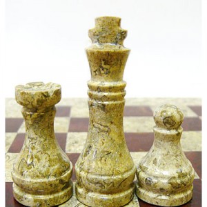 Шахматы 40*40 яшма с дер. рамкой